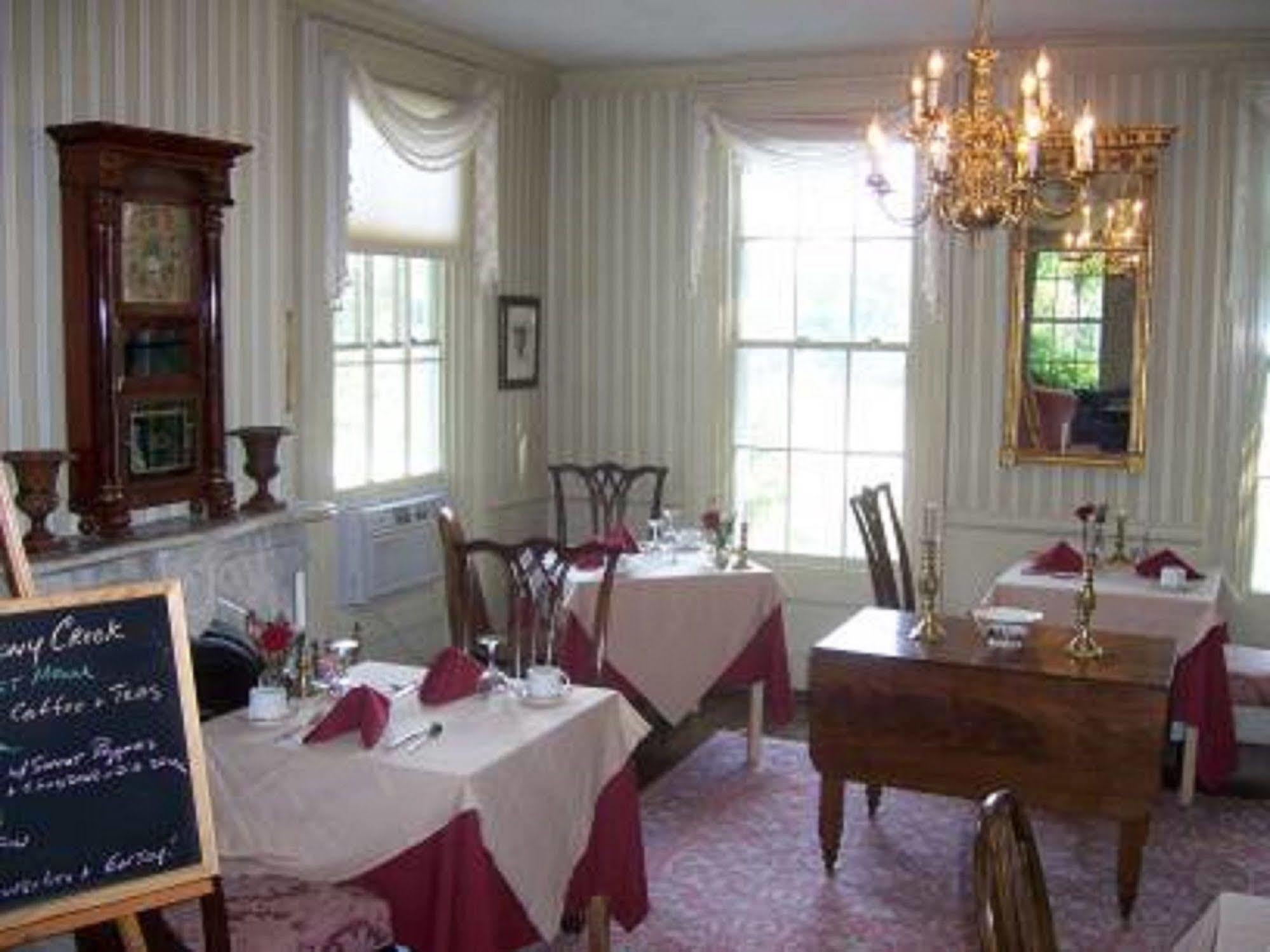 The Inn At Stony Creek Уоруик Ресторант снимка